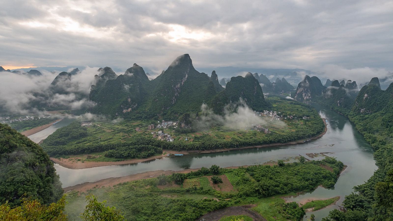 Cinnamon and citrus groves in the humid Lingnan region